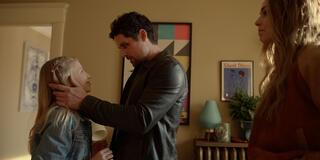 (S-D) Benjamin Hollingsworth come Dan Brady e Elise Gatien come Lark in Virgin River 7x02