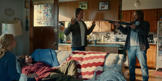 (S-D) Alexandra Breckenridge come Melinda Monroe, Martin Henderson come Jack Sheridan e Adrian Hough come Dale Crowley in Virgin River 7x04