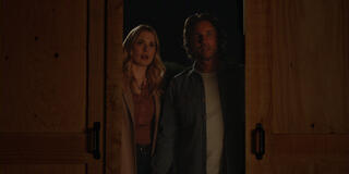 (S-D) Alexandra Breckenridge come Melinda Monroe e Martin Henderson come Jack Sheridan in Virgin River 7x07