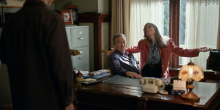Tim Matheson come Dr. Vernon Mullins e Annette O'Toole come Hope McCrea in Virgin River 7x08