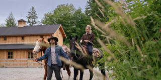 Cody Kearsley come Clay e Zibby Allen come Brie Sheridan in Virgin River 7x09