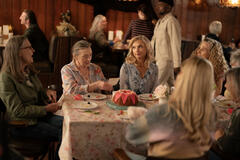 (S-D) Annette O'Toole come Hope McCrea, Christina Jastrzembska come Lydie, Teryl Rothery come Muriel Saint Claire, Sarah Dugdale come Lizzie e Gwynyth Walsh come Jo Ellen in Virgin River 7x07