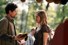 Benjamin Hollingsworth come Dan Brady; Sarah Dugdale come Lizzie in Virgin River - Stagione 2