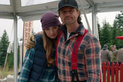 Alexandra Breckenridge come Mel Monroe e Martin Henderson come Jack Sheridan in Virgin River 3x06