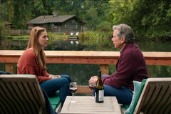 Alexandra Breckenridge come Mel Monroe e Tim Matheson come Doc Mullins in Virgin River 3x07
