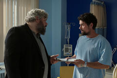 (S-D) Jason Burkart come Bondsman, Benjamin Hollingsworth come Brady in Virgin River 4x03