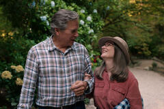 (S-D) Tim Matheson come Doc Mullins, Annette O'Toole come Hope in Virgin River 4x04