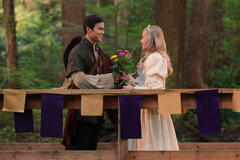 (S-D) Kai Bradbury come Denny Cutler, Sarah Dugdale come Lizzie in Virgin River 4x06