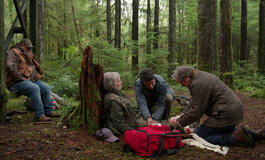 (S-D) Trevor Lerner come Bert Gordon, Patrick Keating come Charlie, Mark Ghanimé come Mike, Keith MacKechnie come Nick in Virgin River 4x07