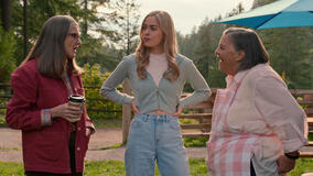 (S-D) Annette O'Toole come Hope, Sarah Dugdale come Lizzie, Nicola Cavendish come Connie in Virgin River 4x08