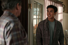 (S-D) Tim Matheson come Doc Mullins, Kai Bradbury come Denny in Virgin River 4x08