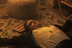 Pedro Alonso come Berlín in Berlino e la Dama con l'ermellino 1x01