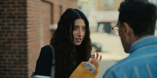 (S-D) Taylor Ortega come Morgan e Dan Levy come Nicky in Big Mistakes 1x03