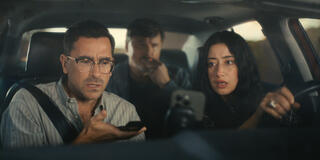 (S-D) Dan Levy come Nicky, Ilia Volok come Andrei, e Taylor Ortega come Morgan in Big Mistakes 1x04