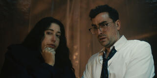 (S-D) Taylor Ortega come Morgan e Dan Levy come Nicky in Big Mistakes 1x05