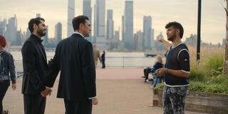 (S-D) Jacob Gutierrez come Tareq, Dan Levy come Nicky, e Vinny Thomas in Big Mistakes 1x06