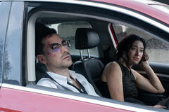 (S-D) Dan Levy come Nicky e Taylor Ortega come Morgan in Big Mistakes 1x03