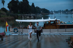 Julio Peña come Roi, Begoña Vargas come Cameron in Berlino e la Dama con l'ermellino 1x03