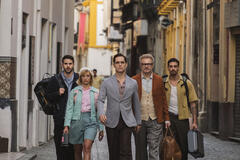 Julio Peña come Roi, Michelle Jenner come Keila, Pedro Alonso come Berlín, Tristán Ulloa come Damián, Joel Sánchez come Bruce in Berlino e la Dama con l'ermellino 1x05