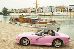 Joel Sánchez come Bruce, Michelle Jenner come Keila in Berlino e la Dama con l'ermellino 1x01