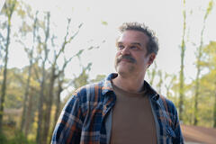 David Harbour in DTF St. Louis 1x02