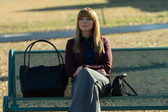 Linda Cardellini in DTF St. Louis 1x02