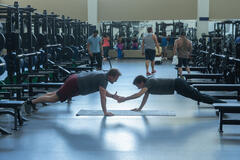 David Harbour, Jason Bateman in DTF St. Louis 1x03