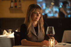 Linda Cardellini in DTF St. Louis 1x03