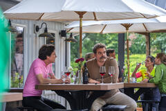 Jason Bateman, David Harbour in DTF St. Louis 1x04