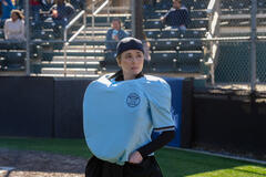 Linda Cardellini in DTF St. Louis 1x04