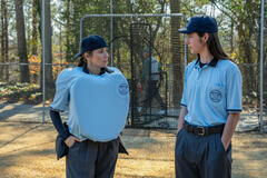 Linda Cardellini, Asher Miles Fallica in DTF St. Louis 1x04