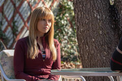 Linda Cardellini in DTF St. Louis 1x06