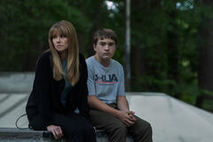 Linda Cardellini, Arlan Ruf in DTF St. Louis 1x07