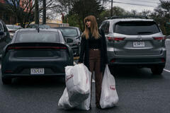 Linda Cardellini in DTF St. Louis 1x07