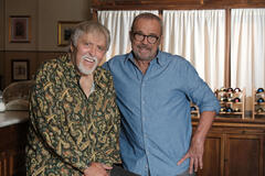 Murizio Mattioli (Augusto Cesaroni) e Claudio Amendola (Giulio Cesaroni) sul set de I Cesaroni - Il Ritorno 7x01