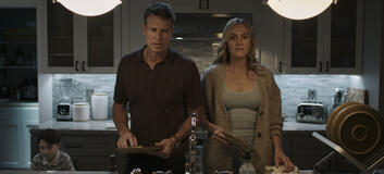 Malcolm (Scott Foley), Lori (Erinn Hayes) in It's Not Like That