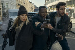 Emma Marlowe (Sienna Miller), James Greer (Wendell Pierce), e Jack Ryan (John Krasinski) in Tom Clancy's Jack Ryan: Ghost War