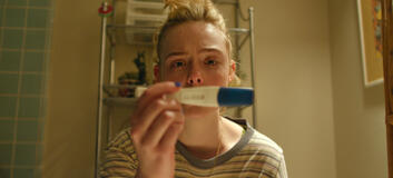 Elle Fanning in Margo ha problemi di soldi 1x01
