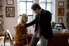 Elle Fanning e Michael Angarano in Margo ha problemi di soldi 1x01