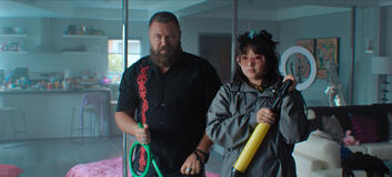 Nick Offerman e Thaddea Graham in Margo ha problemi di soldi 1x06