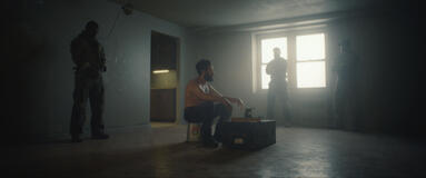 (S-D) Curtis Hoyle (Jason R. Moore), Frank Castle / The Punisher (Jon Bernthal), Nick (Nick Koumalatsos), e Colton (Colton Hill) in The Punisher: One Last Kill