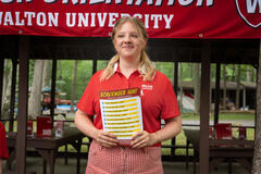 Francesca Scorsese come Ellie in Roommates