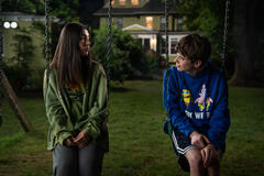 (S-D) Sadie Sandler come Devon e Aidan Langford come Alex in Roommates