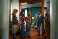 (S-D) Chloe East come Celeste, Sadie Sandler come Devon, Natasha Lyonne come Hannah, Nick Kroll come Brian e Aidan Langford come Alex in Roommates