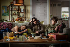 (S-D) Chloe East come Celeste, Sadie Sandler come Devon e Aidan Langford come Alex in Roommates