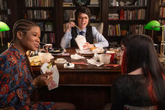 Storm Reid come Luna, Sarah Sherman come Dr. Schilling e Ivy Wolk come Auguste in Roomm