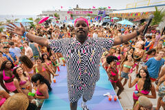 Carl Tart come AJ in Roommates