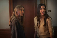 (S-D) Chloe East come Celeste e Sadie Sandler come Devon in Roommates