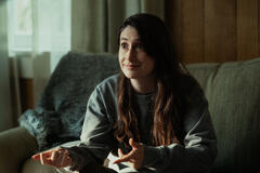 Charly Clive in Rooster 1x03