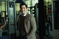 Phil Dunster in Rooster 1x03